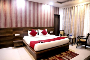 Hotel Hollywood Heights near Railway station